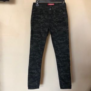 🍁Camouflage Jeans..”NWOT”